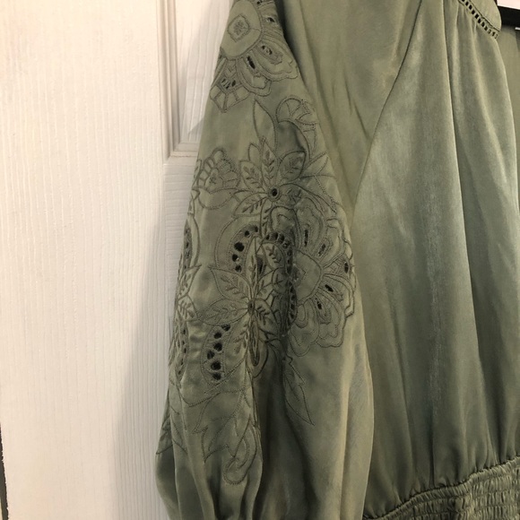 A COLLECTIVE STORY Annie Floral Smocked Mini Dress Dark Olive Large - Picture 10 of 13